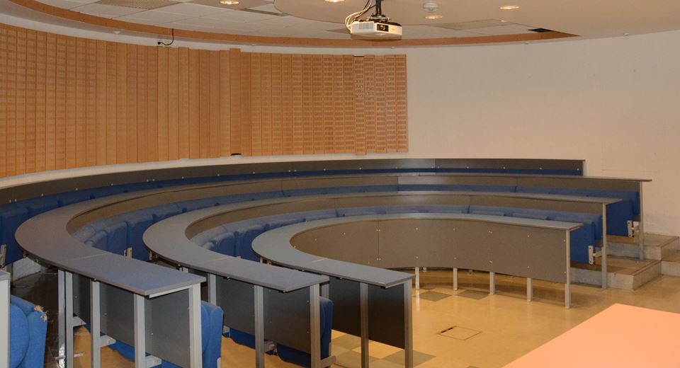 Oversiktsbilde over auditorium bredde med amfioppsett