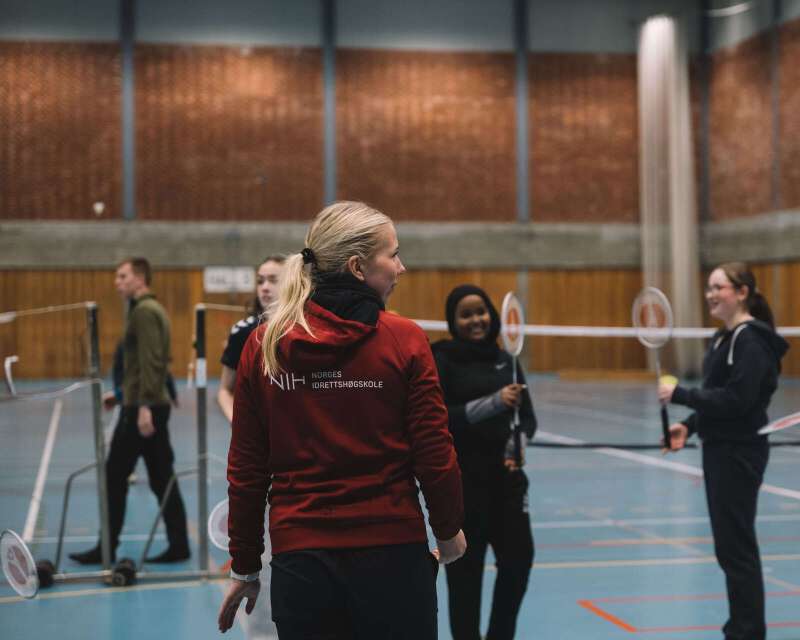Praksis student underviser i kroppsøving 