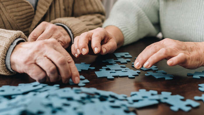 Four hands puzzling. 