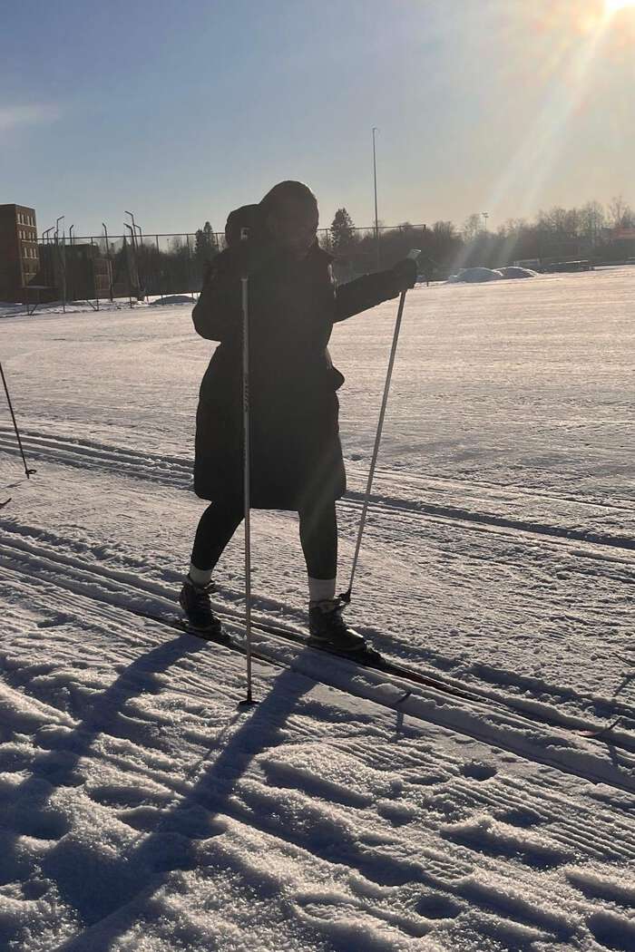 Kadija tries cross-country skiing on a groomed track.