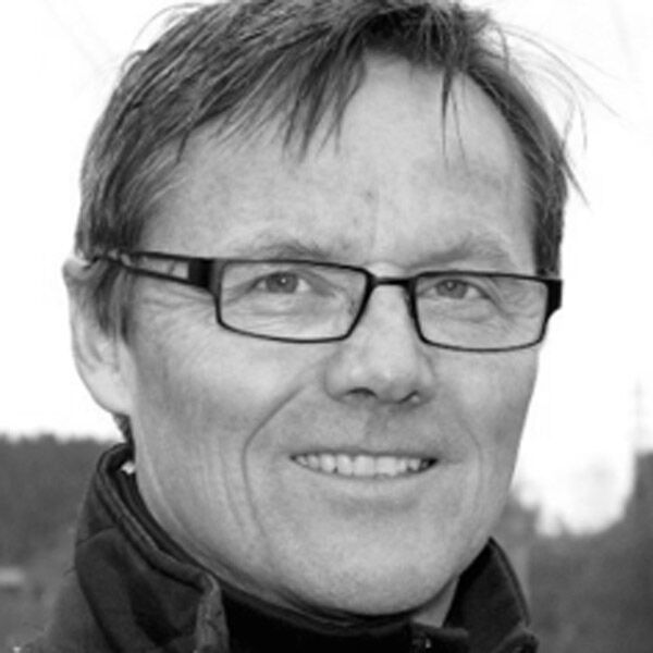 Bildet kan inneholde: briller, briller, hake, kinn, øyenbryn.