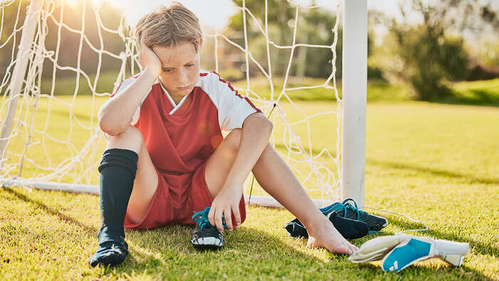 Gut som er lei seg på fotballbanen