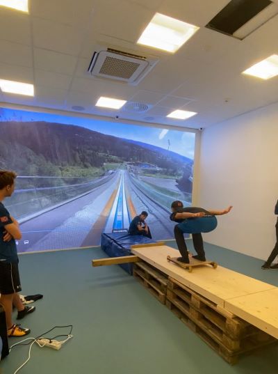 Skihoppsimuerling i laboratorium