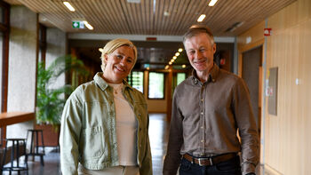 smil ,ansiktsuttrykk ,stående ,lykke ,lakk.