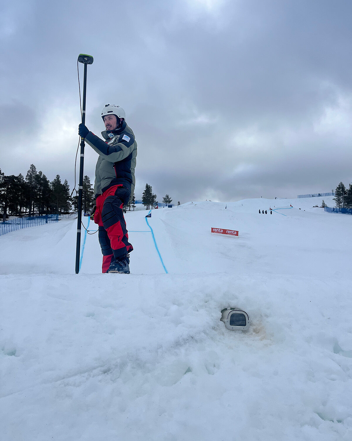 Måler løype i skicross med GPS