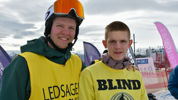 smil ,jakke ,rekreasjon ,ski utstyr.