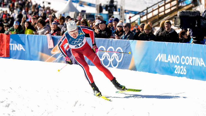 Klæbo går på ski under OL i Val di Fiemme