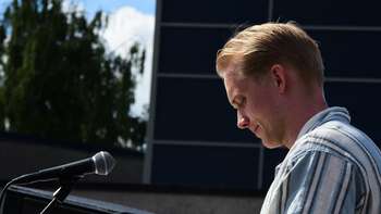 lydutstyr ,elektronisk enhet ,mikrofonstativ ,høyttalersystem ,mikrofon.