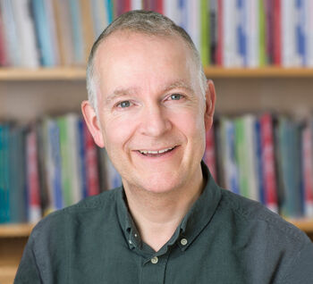 person ,klær ,panne ,smil ,hake.