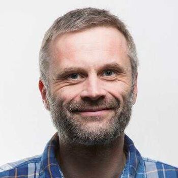 skjorte ,panne ,nese ,hake ,smil.