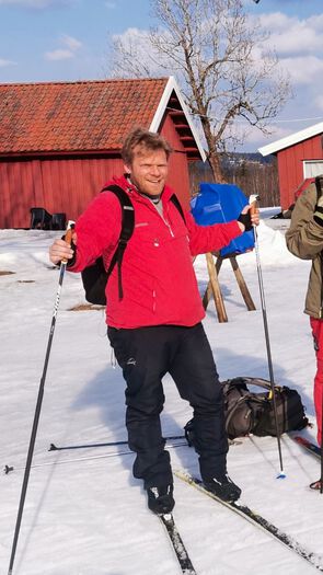 yttertøy ,himmel ,snø ,sportsutstyr ,sky.