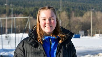 smil ,yttertøy ,snø ,erme ,flash fotografering.