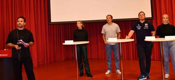 bukse ,rød ,offentlig tale ,hendelse ,sceneutstyr.