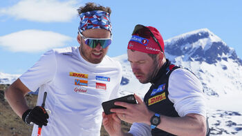 se ,himmel ,sportsuniform ,smil ,beskyttelsesbriller.