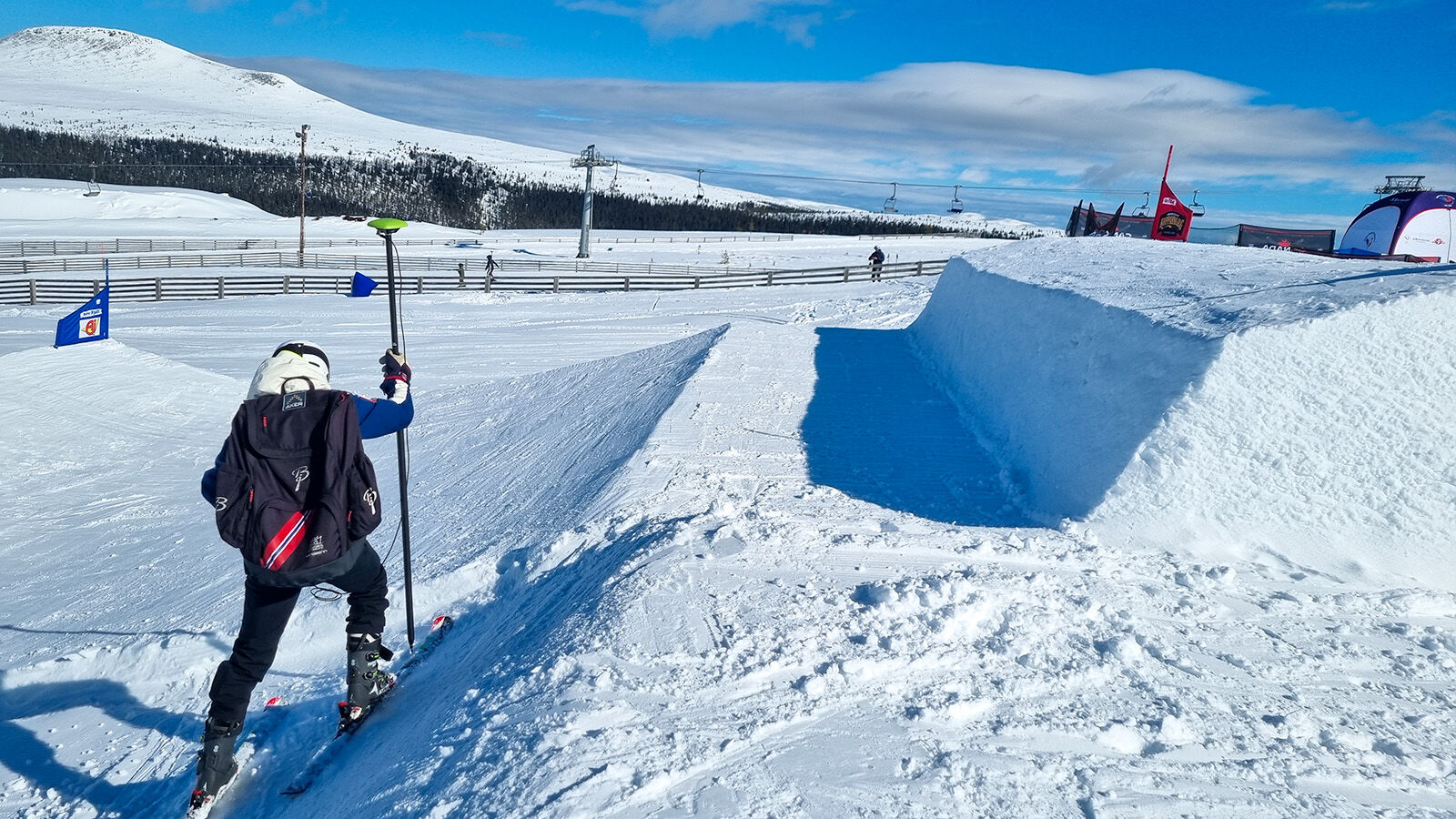 Måler løypa i skicross