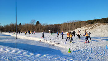 himmel ,snø ,sportsutstyr ,skråningen ,tre.