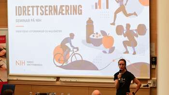 presentasjon ,elektronisk enhet ,tale ,foredrag ,seminar.