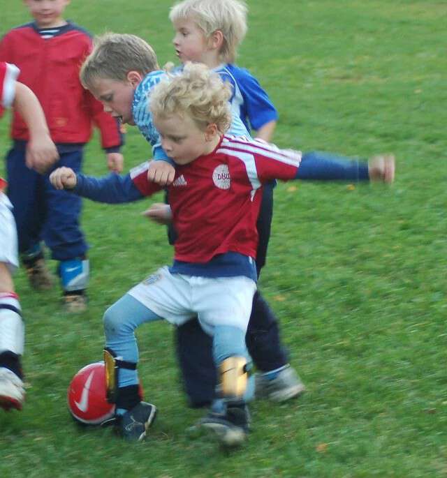 Skotheim og Ørjasæter spiller fotball som narn.