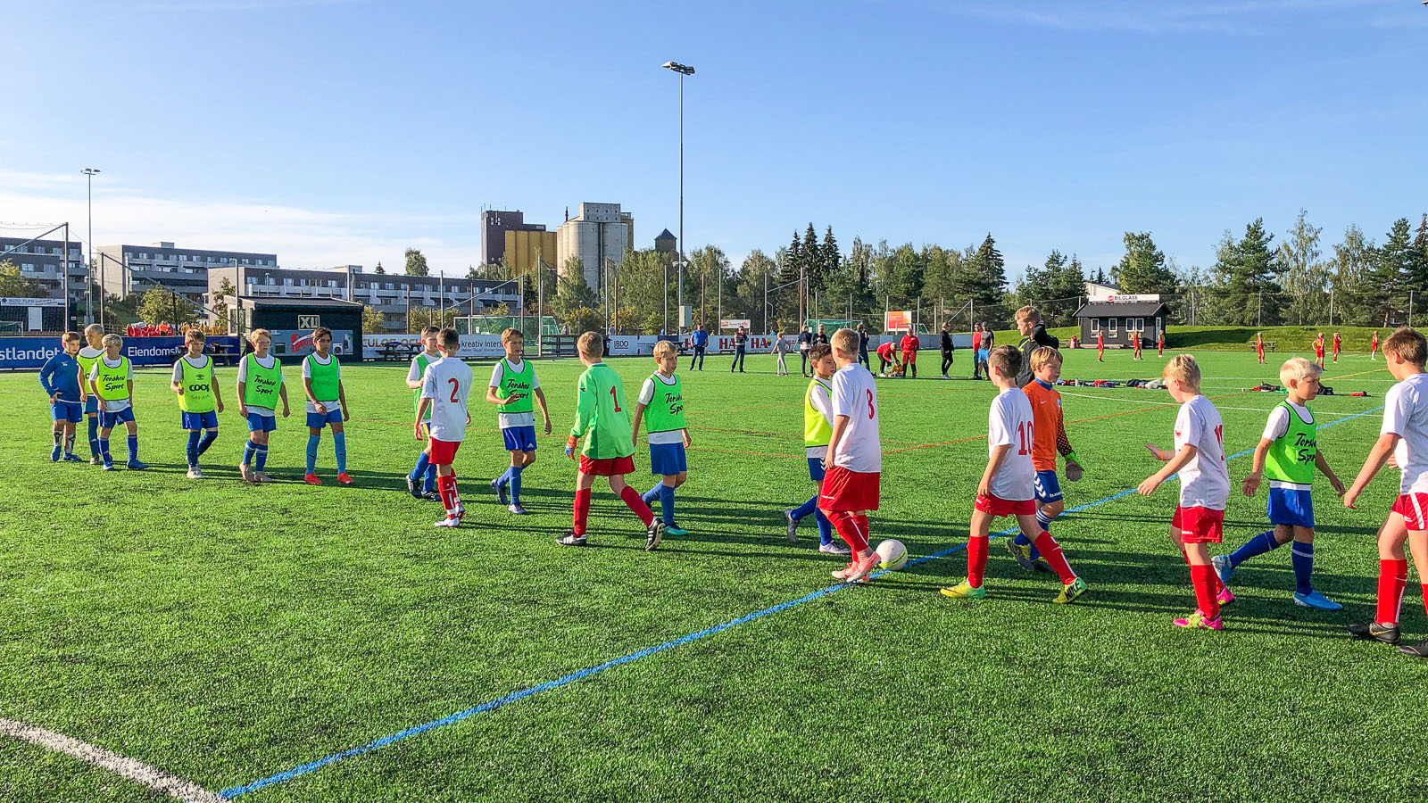 Unge barn i kampstart