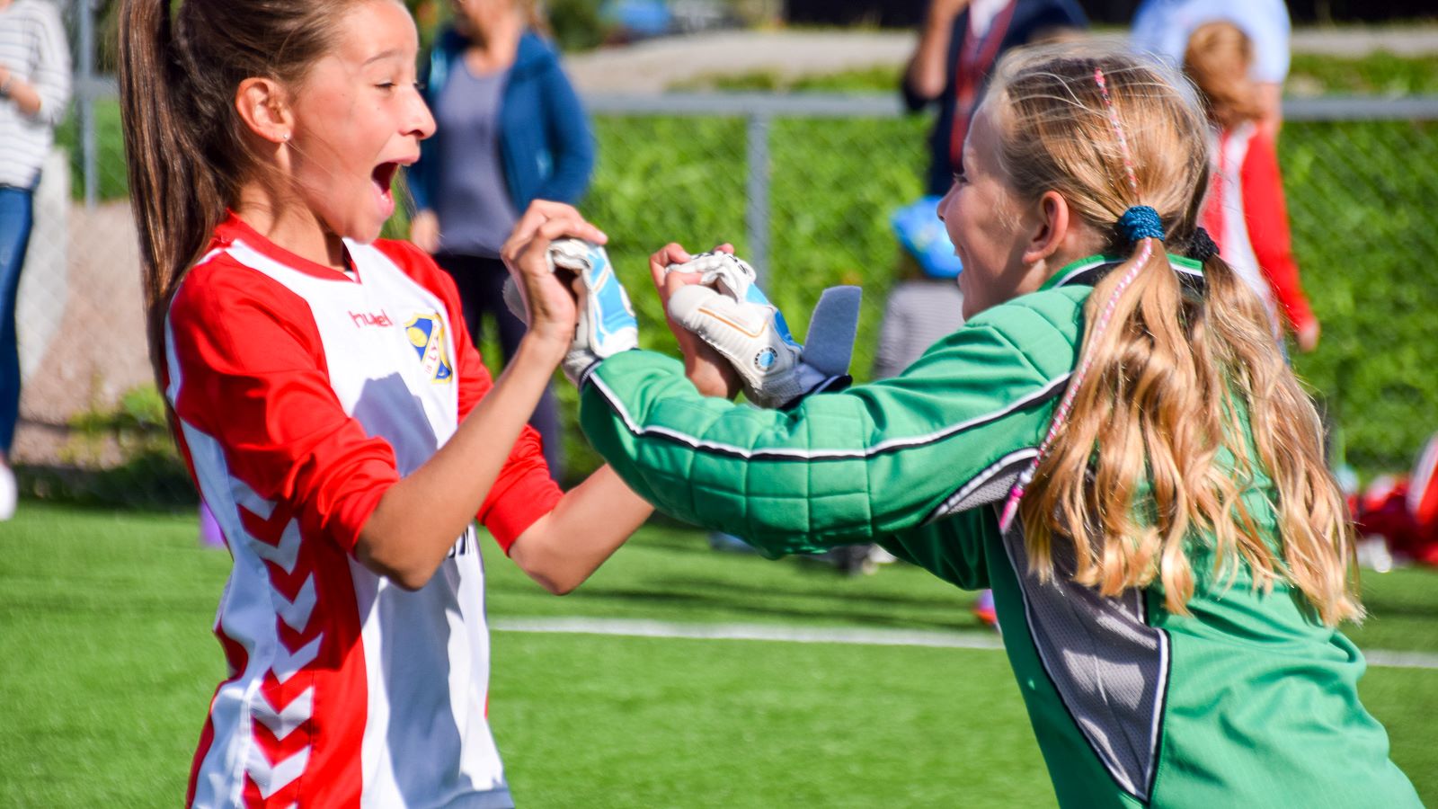 Lyns fotballjenter jubler, 2017