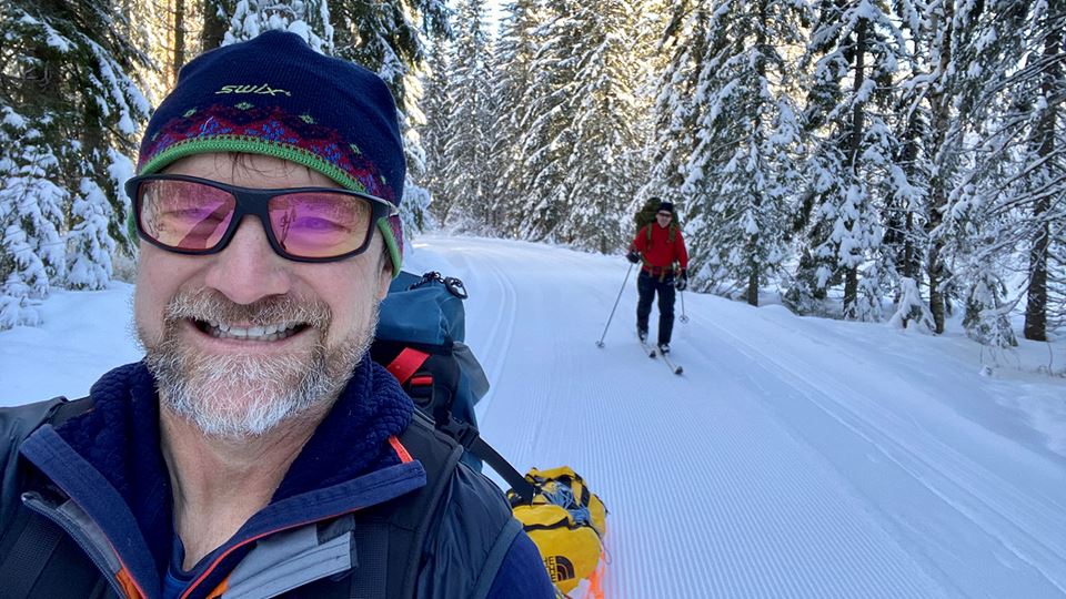 Menn på ski 
