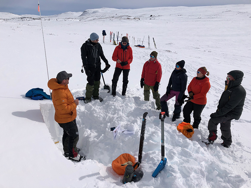 Bildet kan inneholde: snø, skråningen, iskappe, fryser, moro.