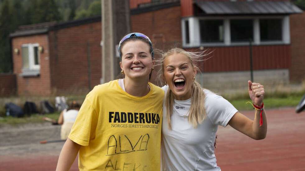 Studenter som jubler