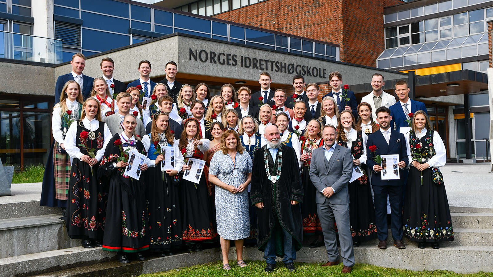 Klasse med historiske LUPE-studenter utenfor NIH