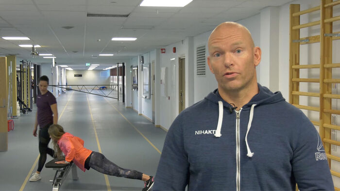 Tron Krosshaug i styrkerommet på NIH