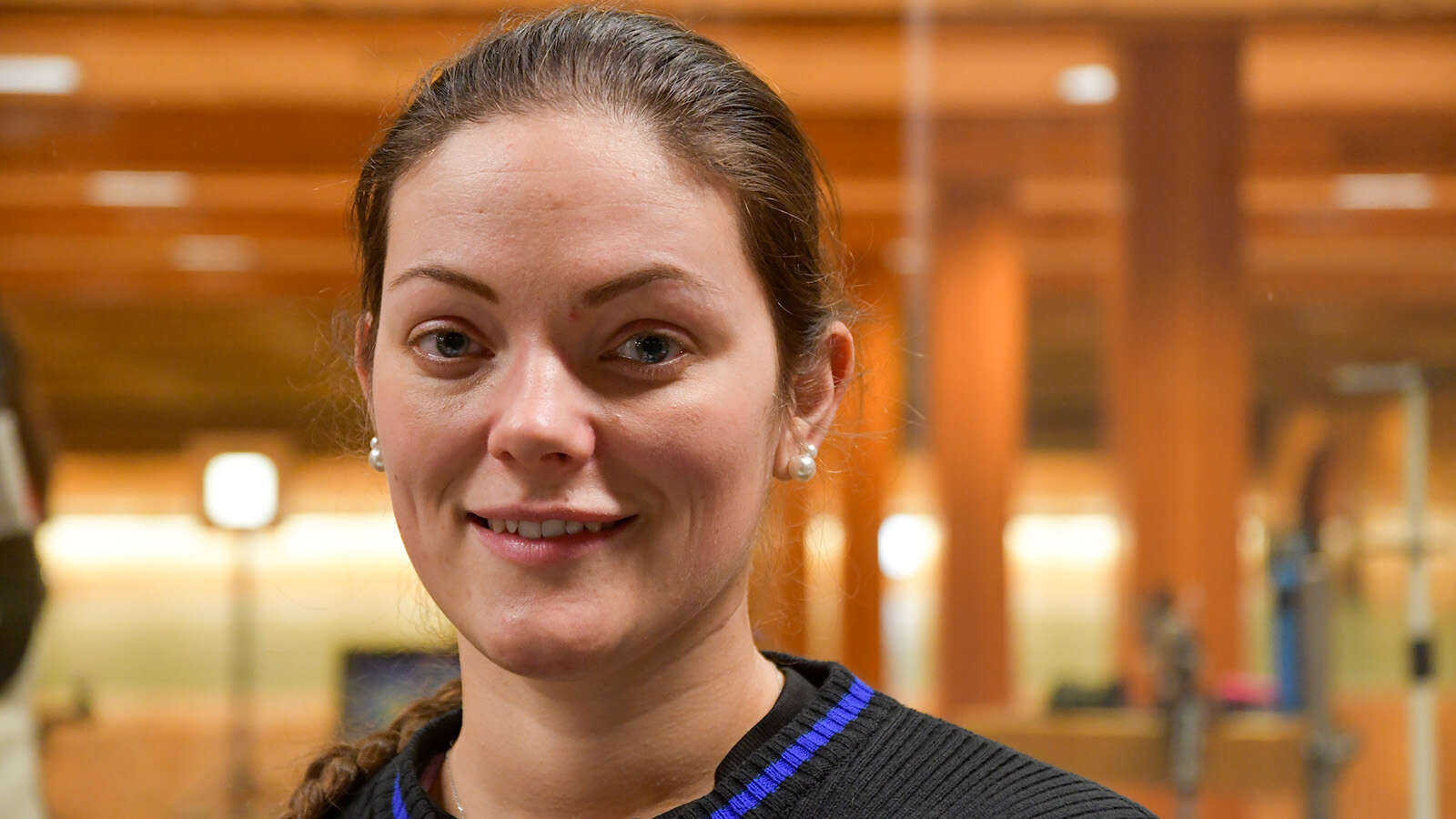 Portrettbilde av Jeanette Hegg Duestad i skytehallen. 